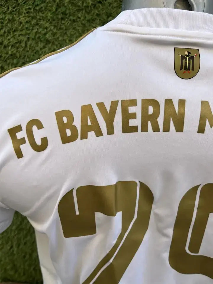 Maillot Muller Bayern munich - Au Fil Des Légendes adidas football jersey