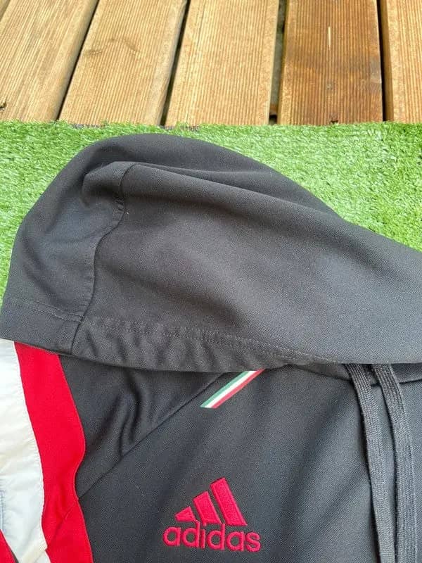 Sweat a capuche Milan Ac Au Fil Des Légendes