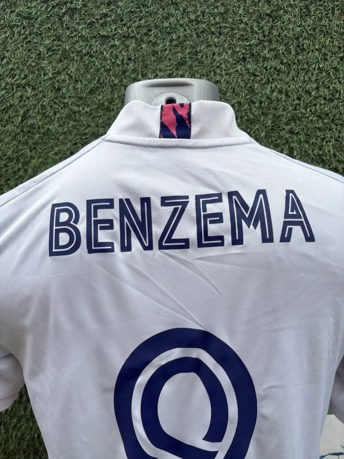 Maillot Benzema Real Madrid - Au Fil Des Légendes adidas football shirt vintage