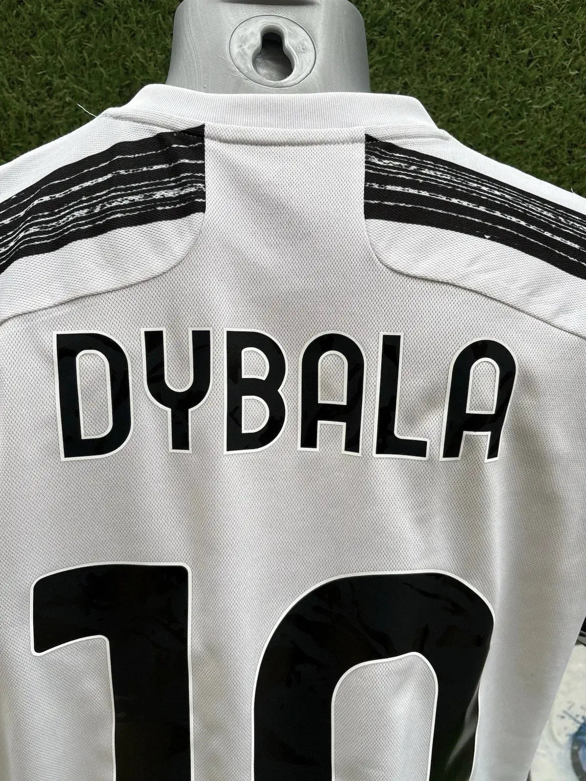 Maillot Dybala Juventus Turin Au Fil Des Légendes adidas football shirt