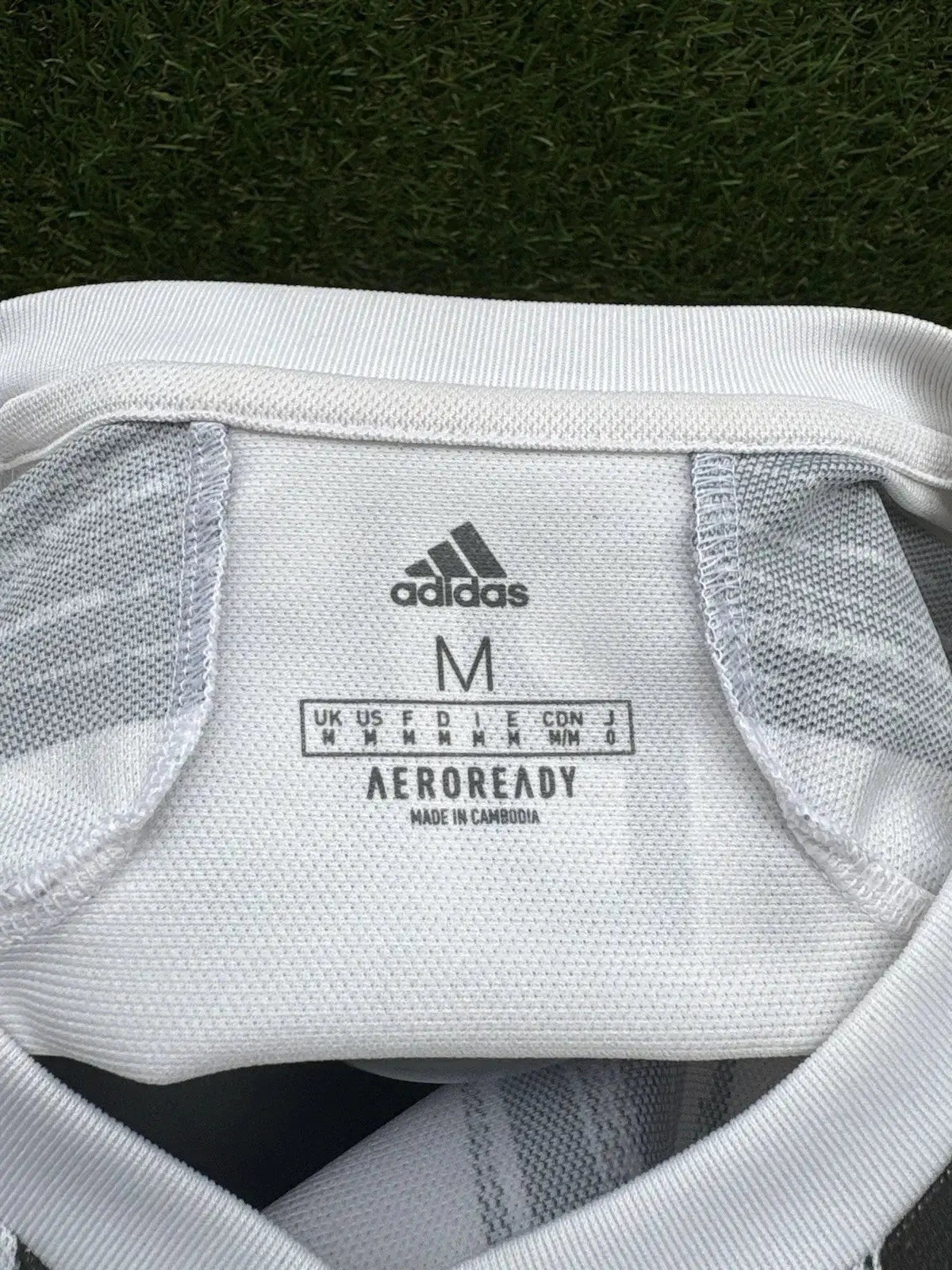 Maillot Dybala Juventus Turin Au Fil Des Légendes adidas football shirt