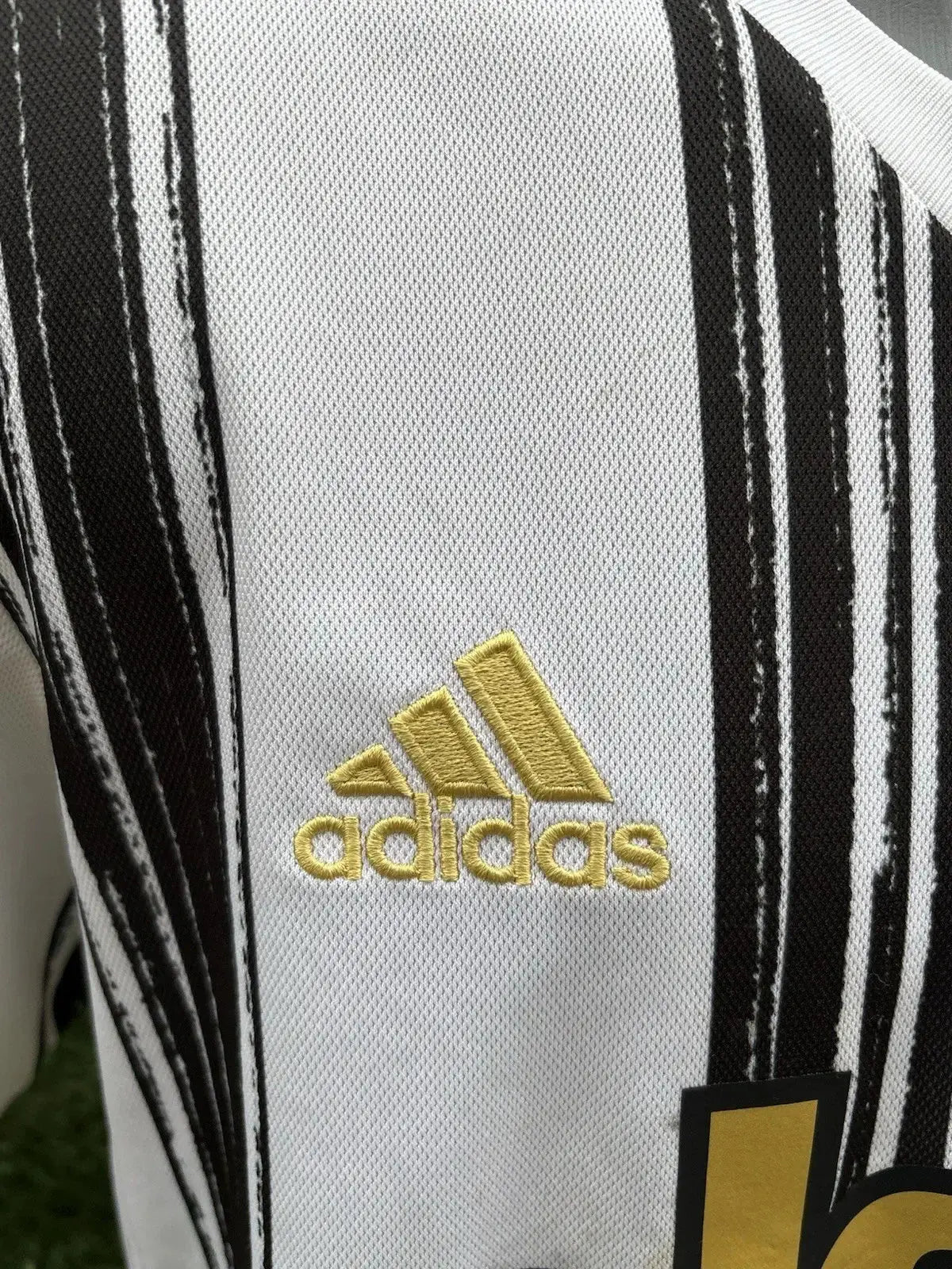 Maillot Dybala Juventus Turin Au Fil Des Légendes adidas football shirt