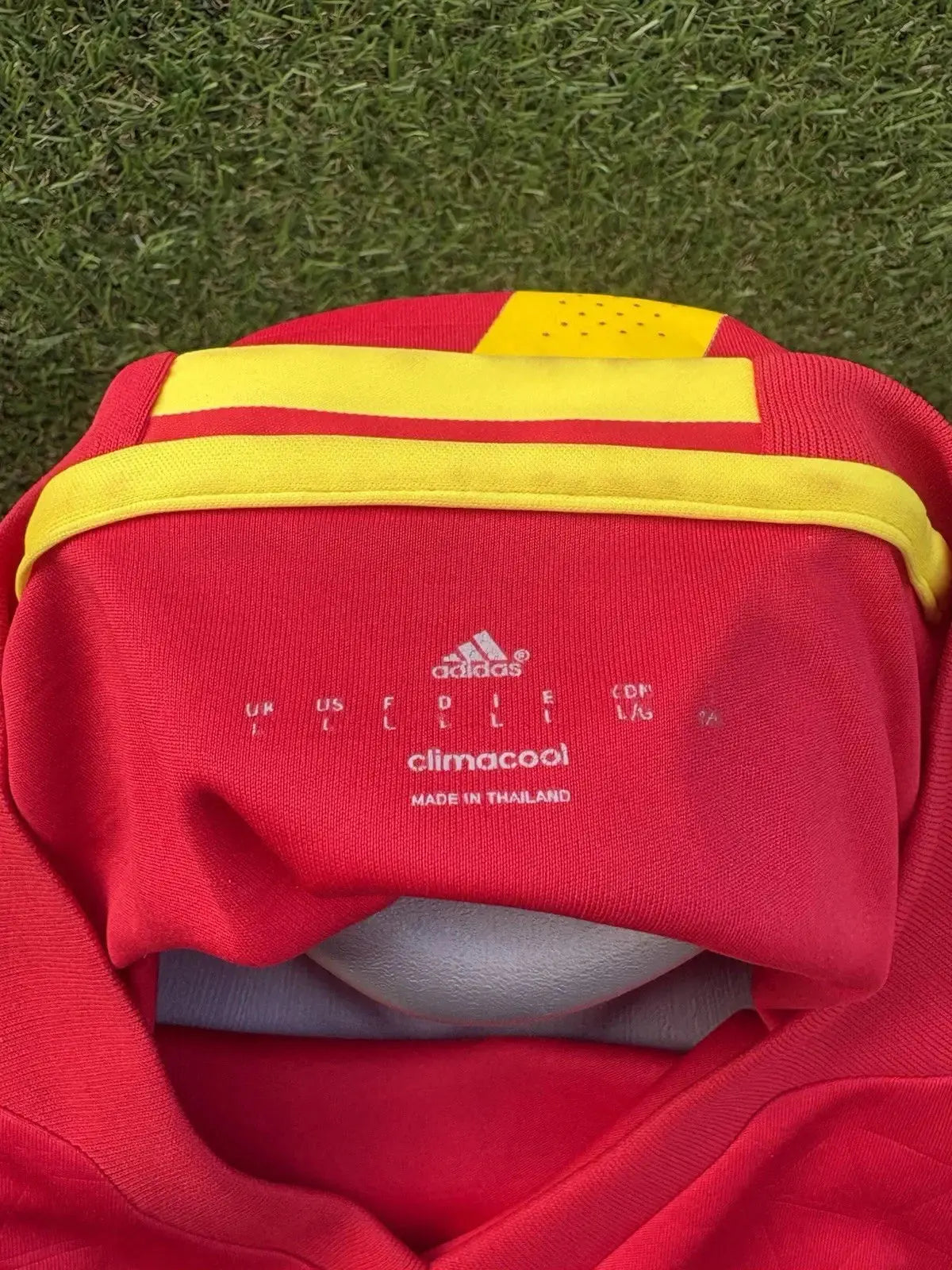 Maillot Iniesta Espagne Au Fil Des Légendes adidas football shirt vintage