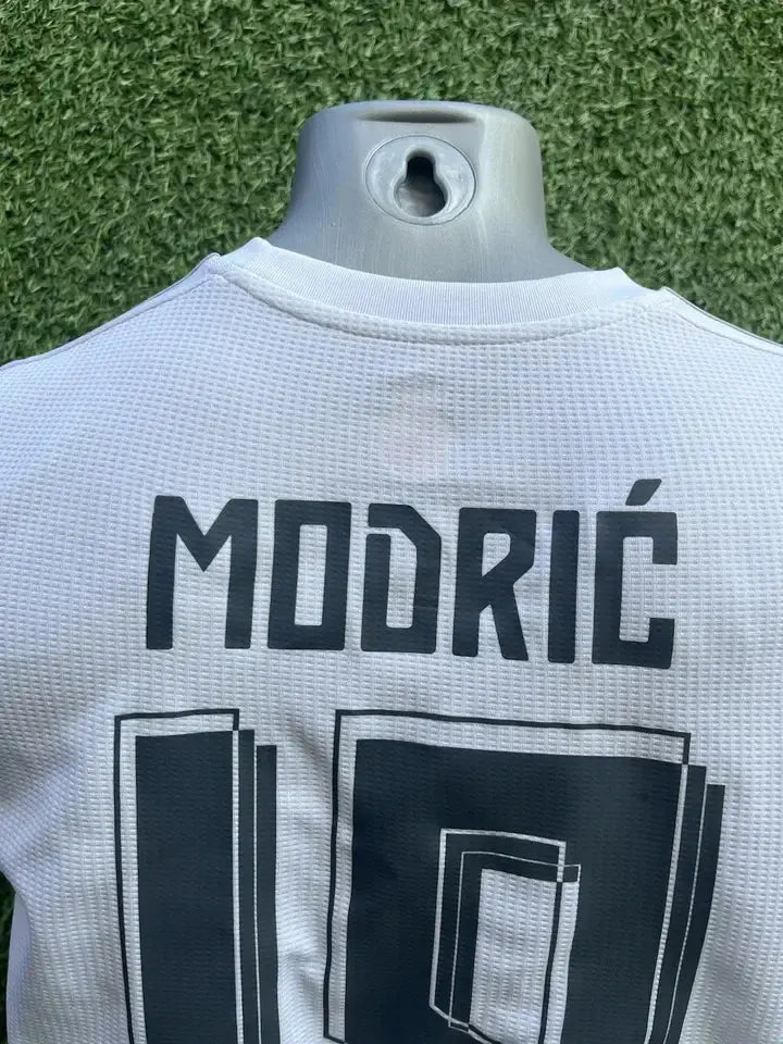 Maillot Modric Real Madrid - Au Fil Des Légendes adidas football shirt