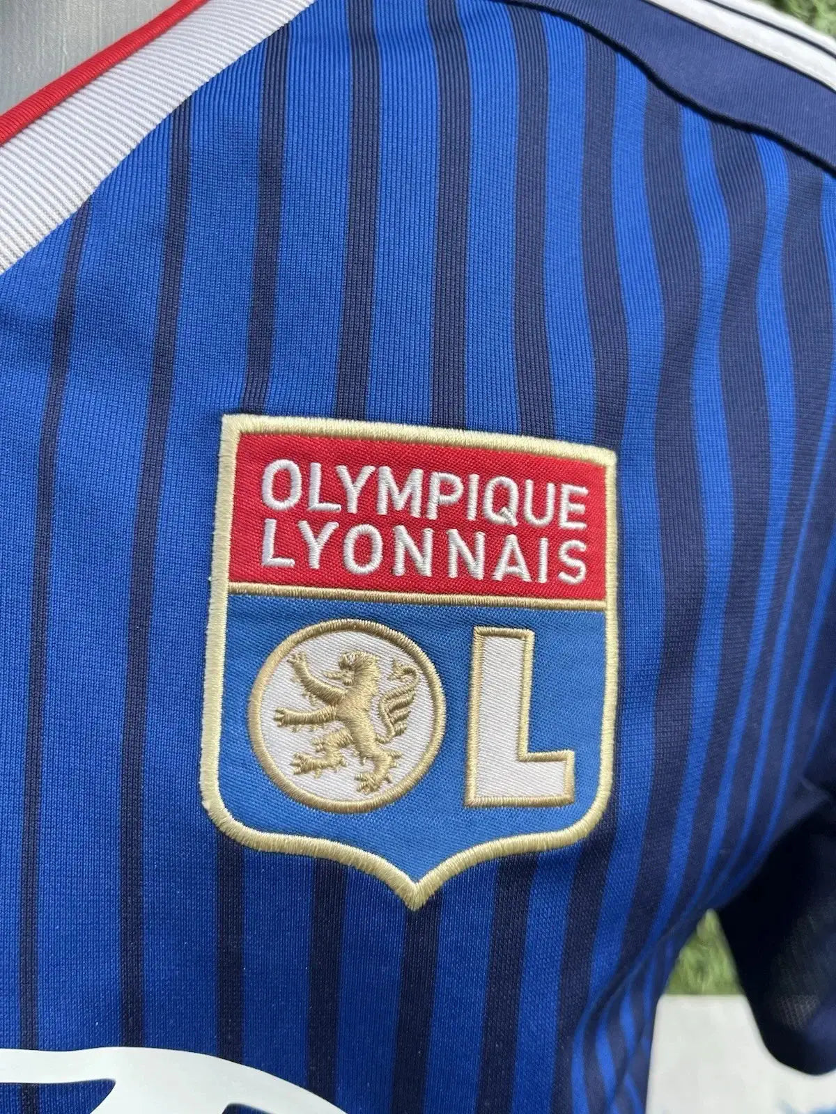 Maillot Olympique Lyonnais - Au Fil Des Légendes adidas football shirt vintage OL