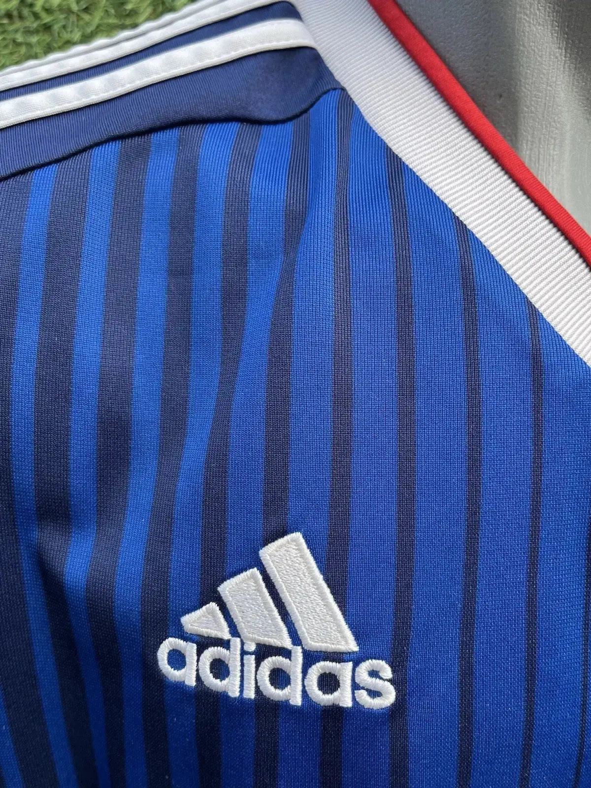 Maillot Olympique Lyonnais - Au Fil Des Légendes adidas football shirt vintage OL