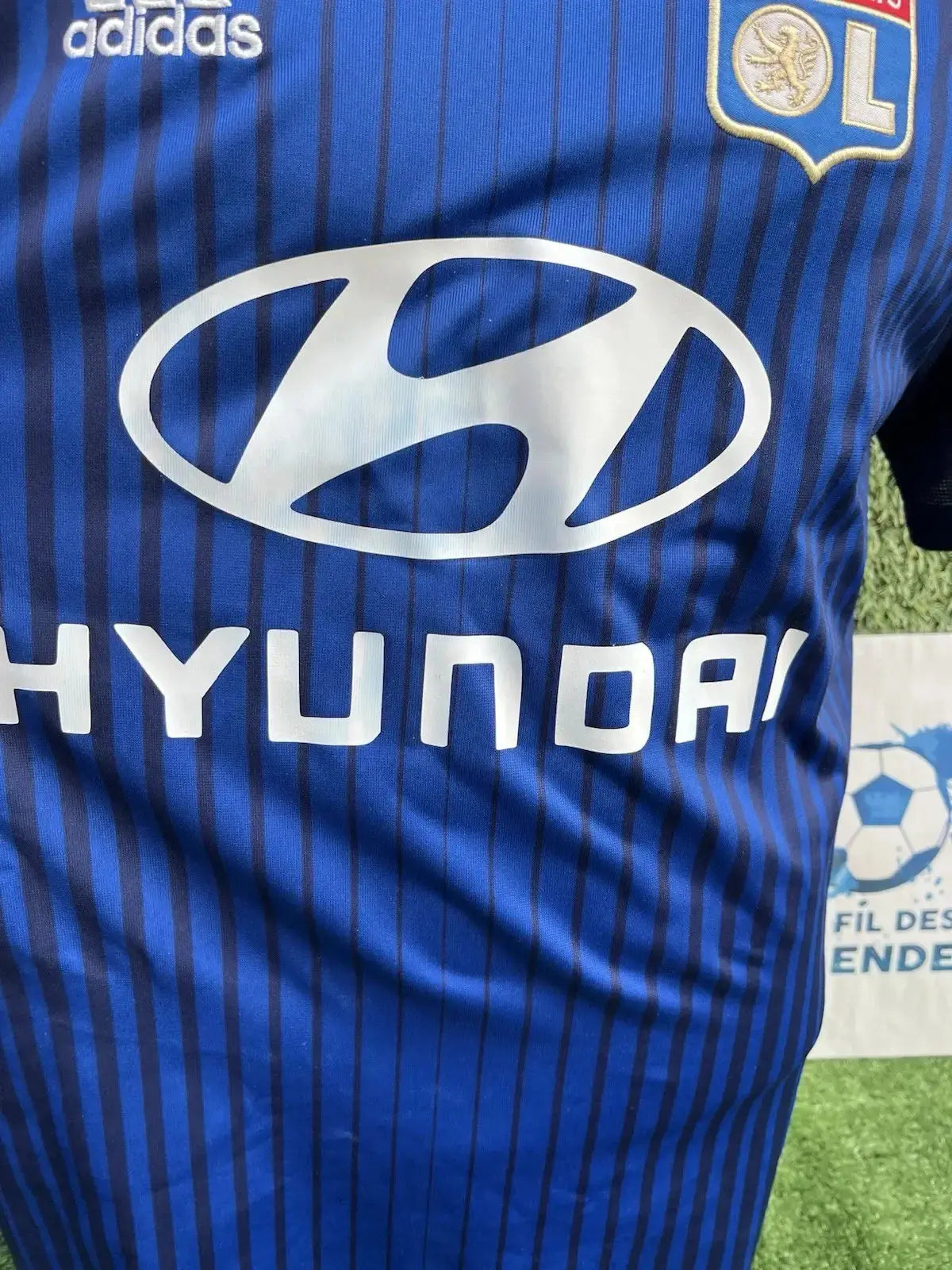Maillot Olympique Lyonnais - Au Fil Des Légendes adidas football shirt vintage OL