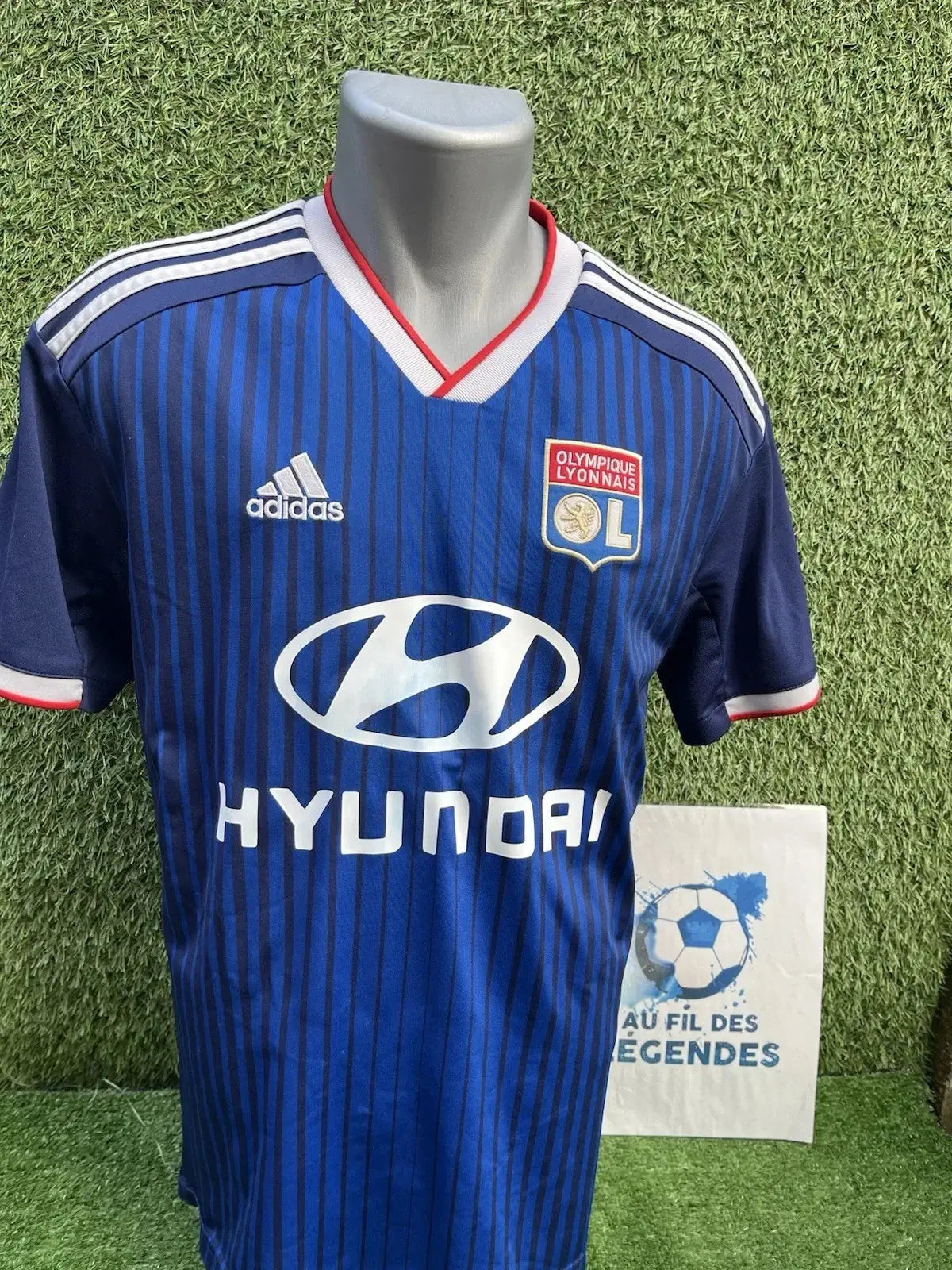 Maillot Olympique Lyonnais - Au Fil Des Légendes adidas football shirt vintage OL