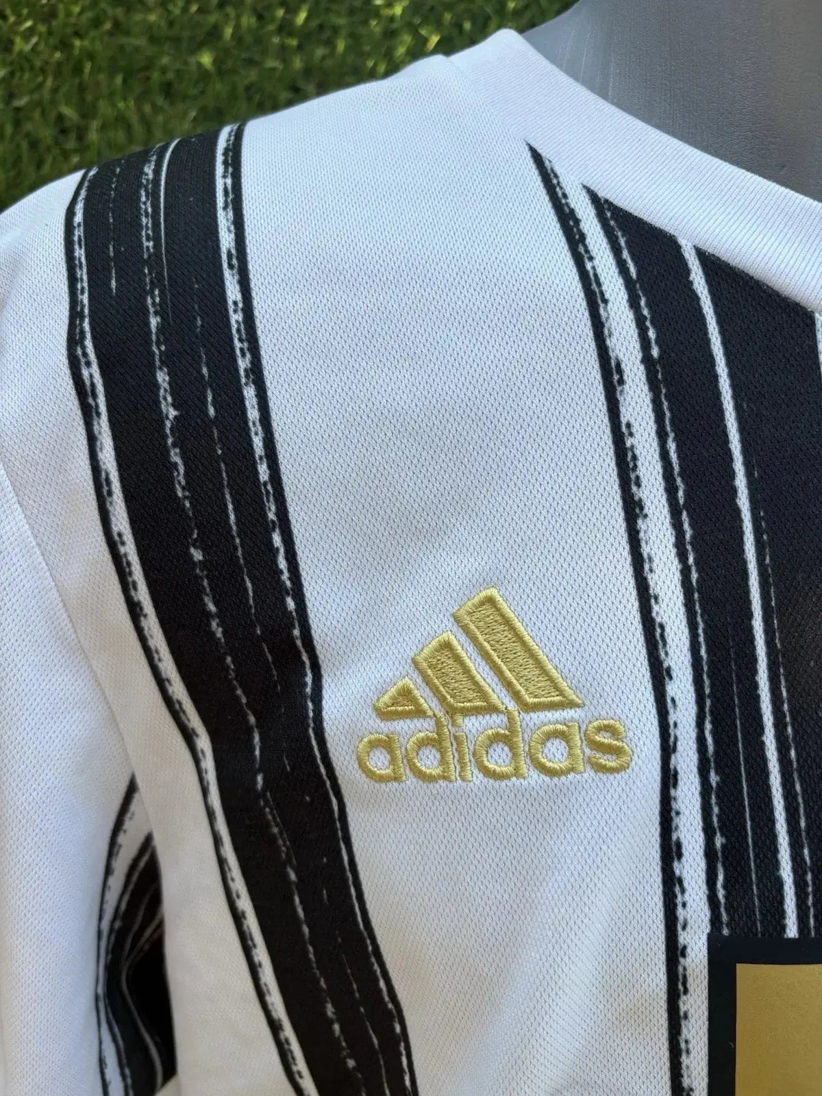 Maillot Ronaldo Juventus Turin Au Fil Des Légendes adidas football shirt