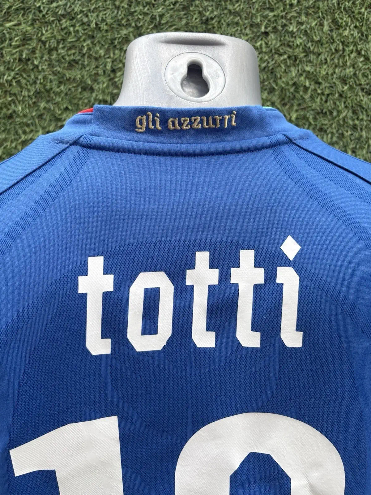 Maillot Totti Italie - Home 2010- taille S Au Fil Des Légendes