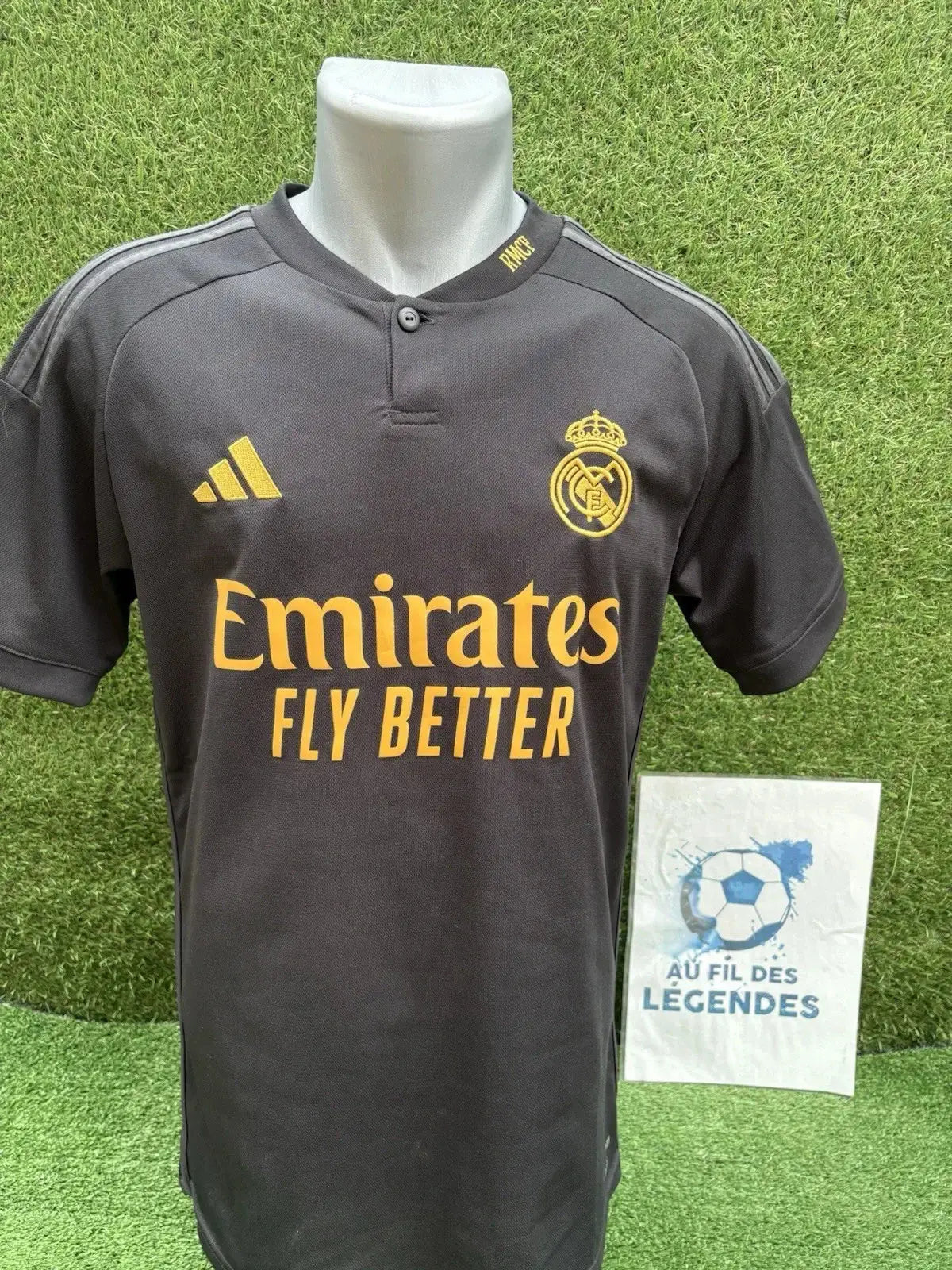 Maillot Vinicius Jr real Madrid Au Fil Des Légendes adidas football shirt