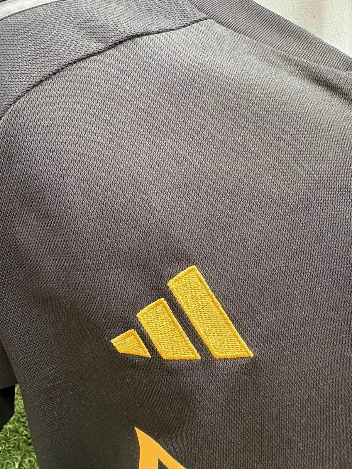 Maillot Vinicius Jr real Madrid Au Fil Des Légendes adidas football shirt