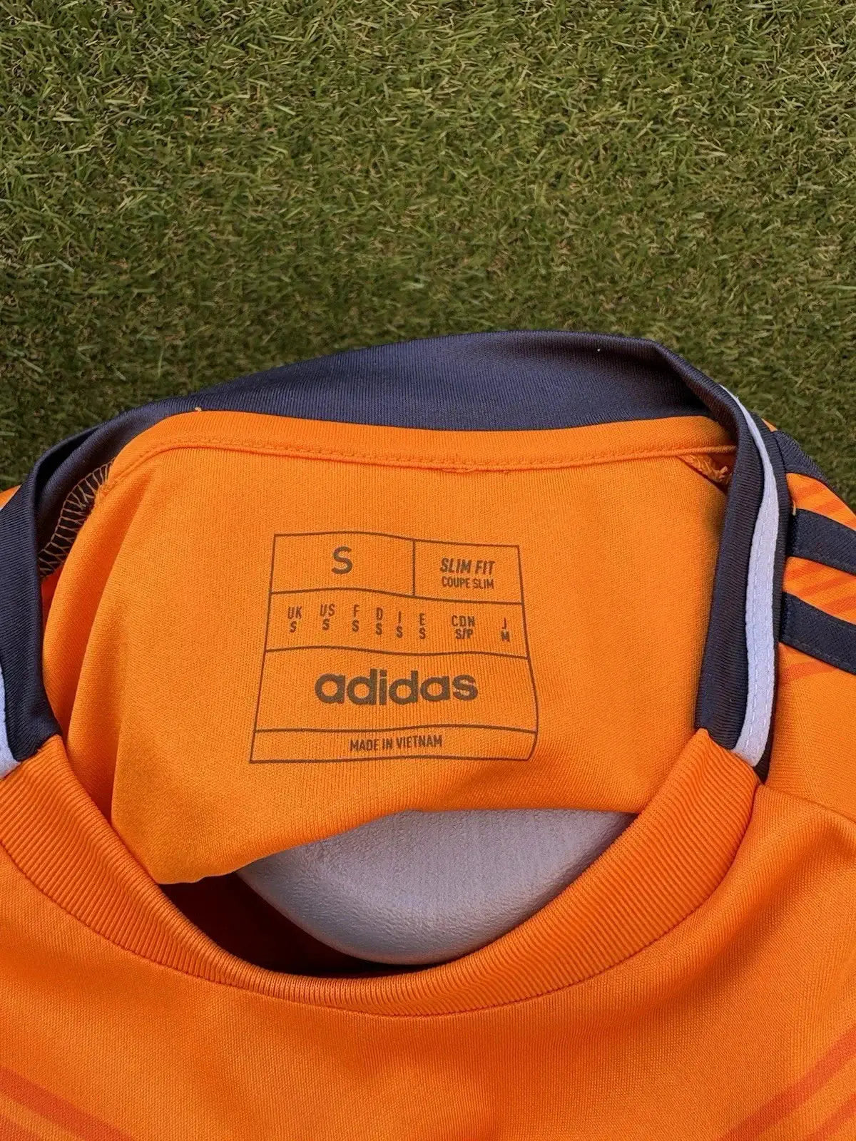 maillot Bellingham Real Madrid Au Fil Des Légendes adidas football shirt